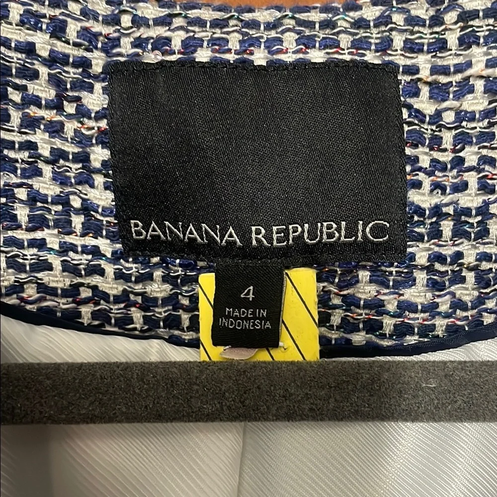 Banana Republic | Women's Tweed Blazer - Picture 3 of 6